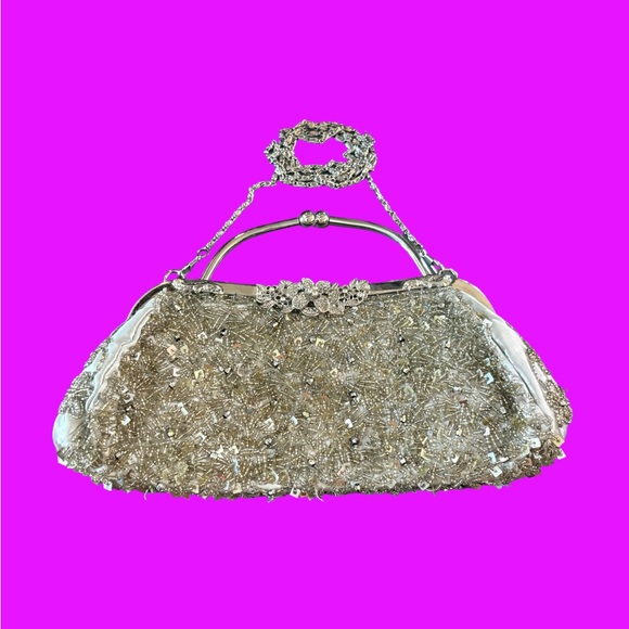 Elegant Silver Evening Clutch - Picture 1 of 6